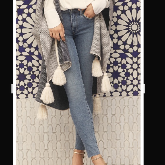 BCBGMaxAzria Denim - 💞3 for $50💞BcbgMaxAzria skinny frayed hem jeans size 30